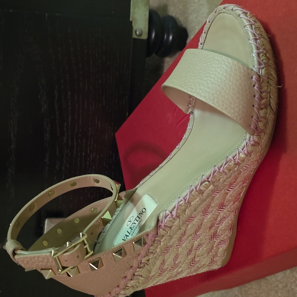 Valentino Women's Blush Wedge Sandals - Picture 4 of 9